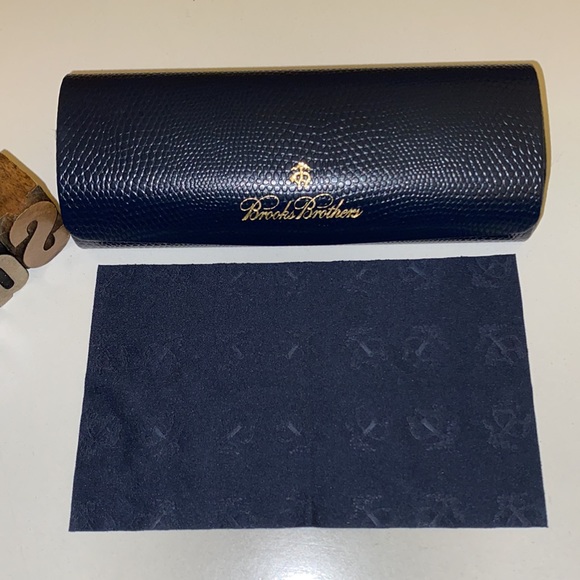 👓🐑BROOKS BROTHERS Clamshell Eyeglass Case/Cloth - Picture 2 of 10